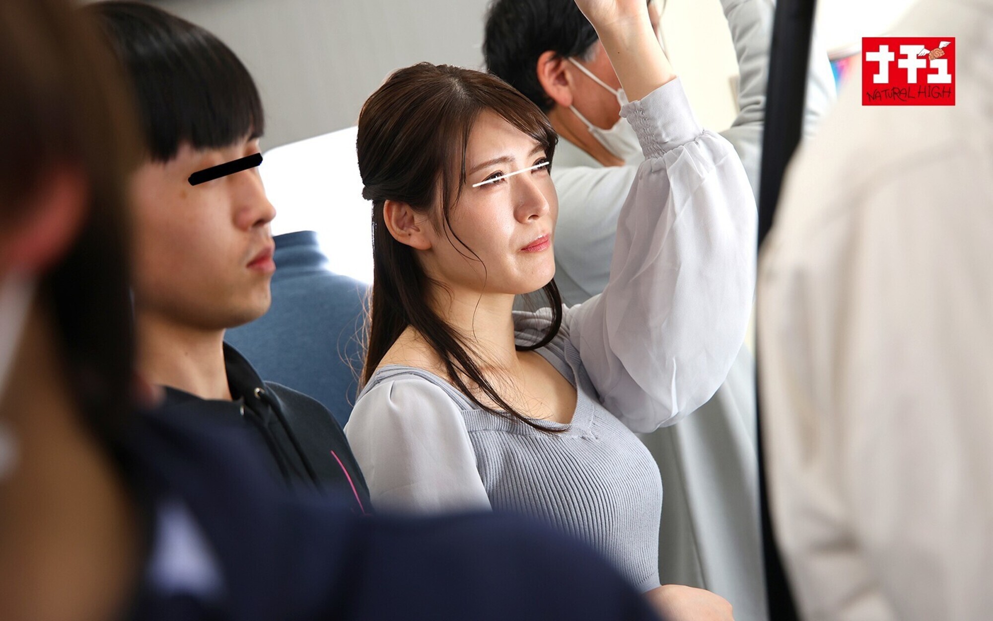 マキシワンピの中の固定バイブが抜き取れず腰をくねらせイキ漏らす女 画像9