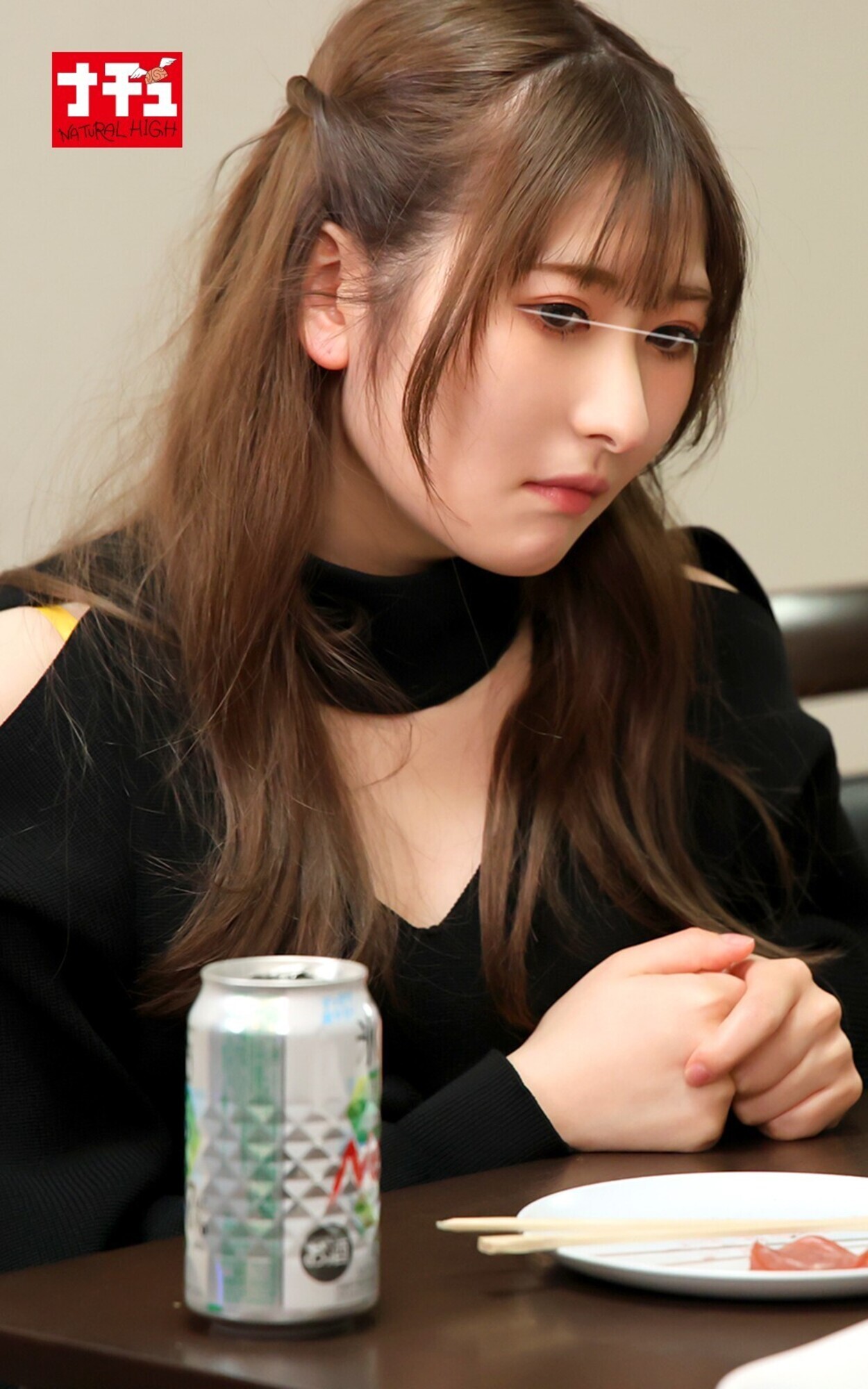 合宿の夜、こっそり布団の中で何度もイカセてレズに目覚めさせてしまった女生徒に数年後・・・夫が近くにいるのに密着スロー乳首舐めでレズ返しされた私 画像13