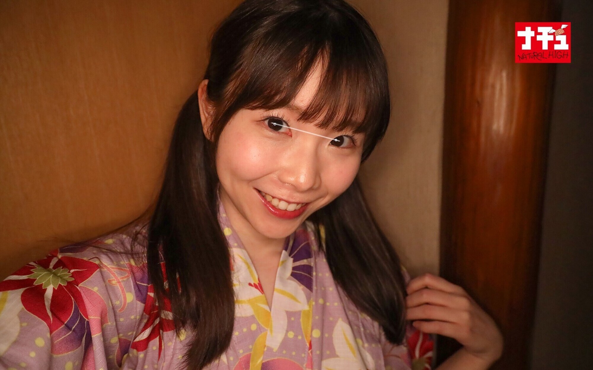 温泉客が居ても浴衣の中の抱っこSEXで挿入して逃がさず何発も膣射させる痴女っこ 3 ド淫乱娘の挑発 画像2