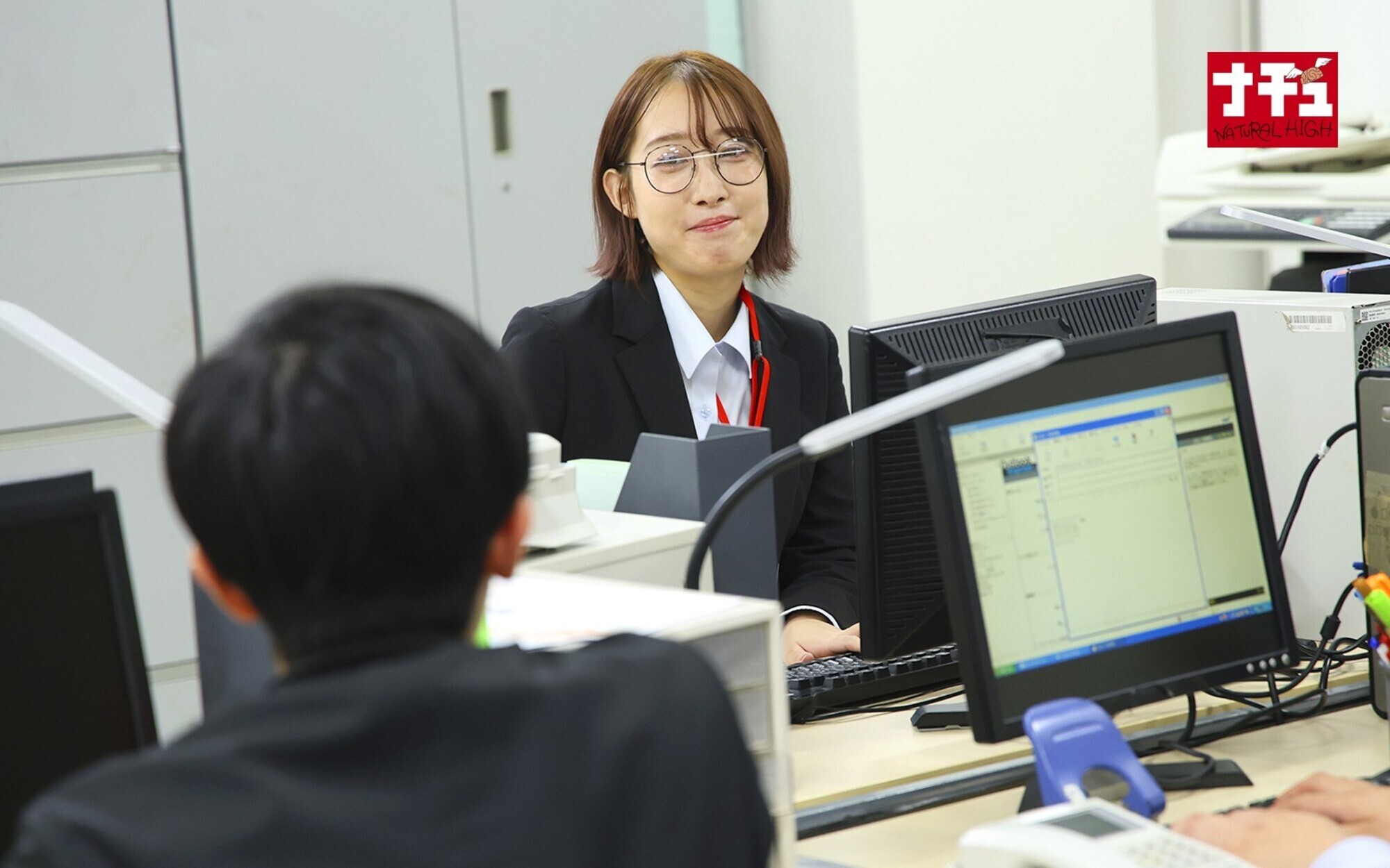 誰かが来たらスカート戻して中断！隙をついて再挿入！平然と悶絶をくり返す粘着衣バックで感情ぐちゃぐちゃイキ壊れたパンスト巨尻OL 画像15