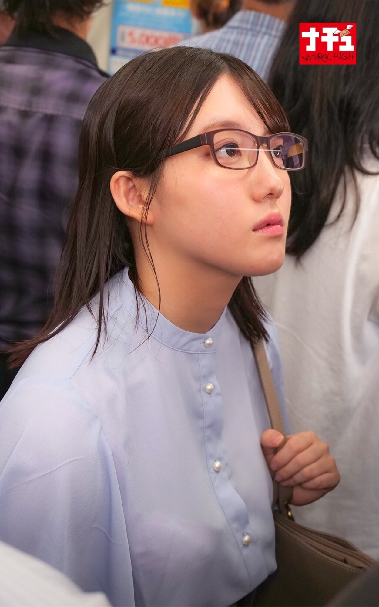 乳首開発電車 8 軟乳Hカップ娘 2枚目