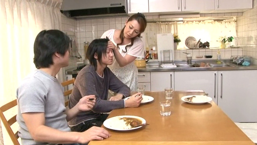 綺麗なお義母さんの中出し全裸看護 風間ゆみ 30歳 画像1