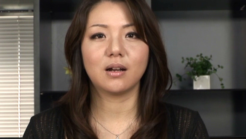 初撮り若妻さおり三十二歳 恥毛は薄めでアソコはいつもヌルヌルしています。 吉永沙織 画像1