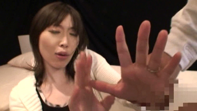 若妻個室「AV鑑賞」 興奮した人妻に中出しはできるのか!? 画像10