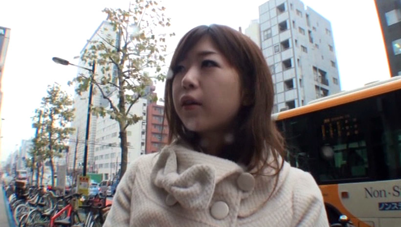 街で見かけたスケベそうな奥さんをナンパして大人のオモチャを試してもらったら、思わず反応しちゃってアソコもびちょびちょ! 3 画像1
