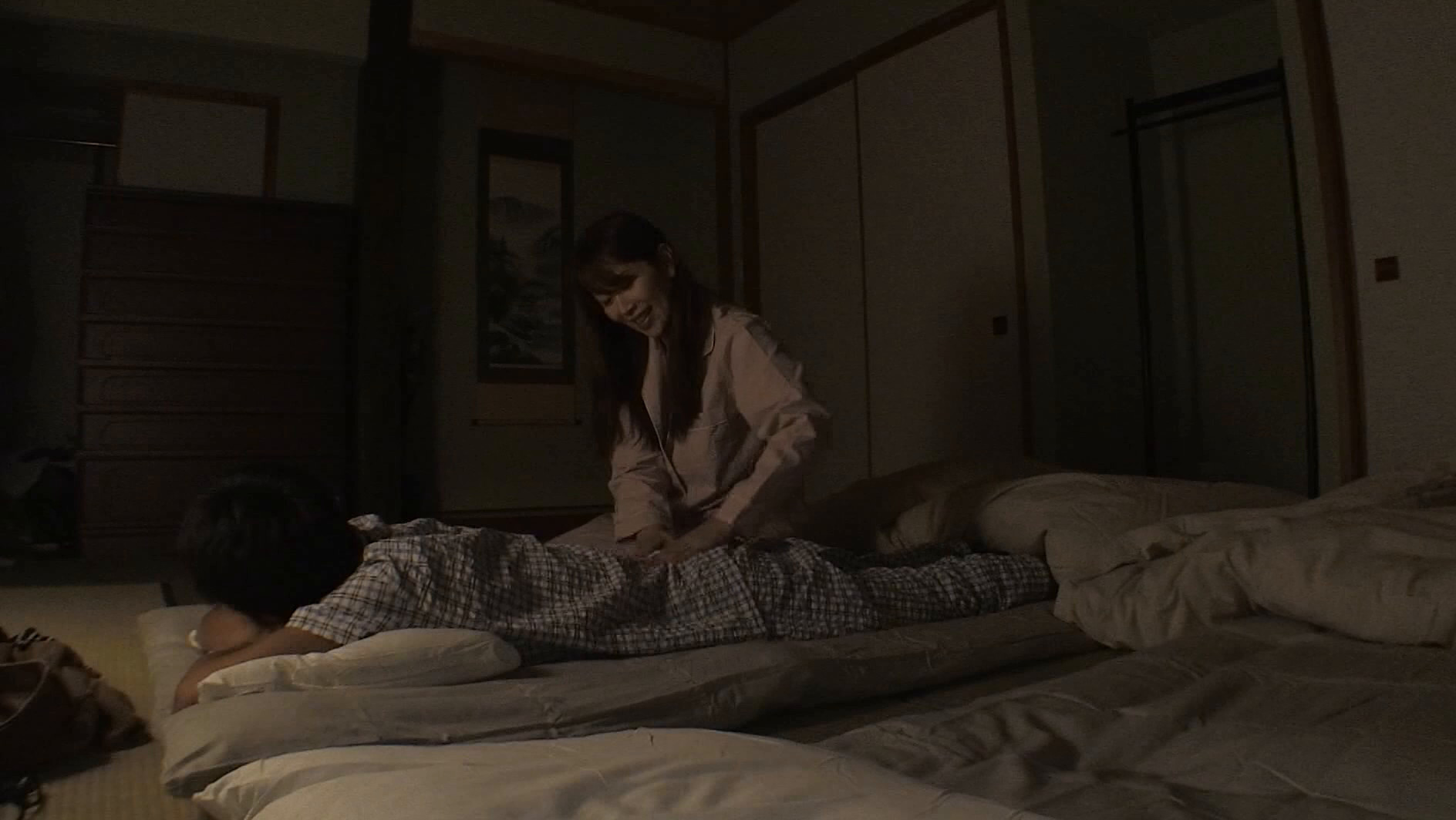 翔田さん家の歪んだ性教育 翔田千里 小泉まり 画像1
