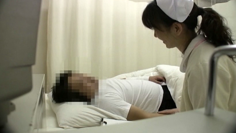 素人騙し企画 断りきれない年増の看護婦に悪戯してハメた一部始終を勝手にAV化。 画像21