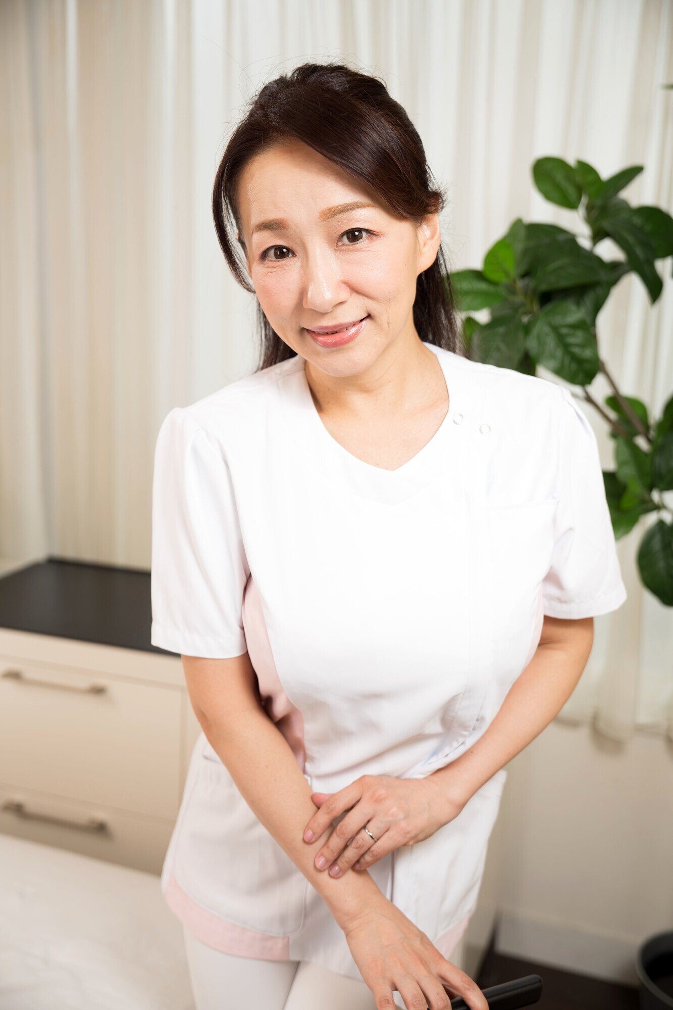 本番あり!中目黒人妻出張マッサージ嬢 みき 画像1