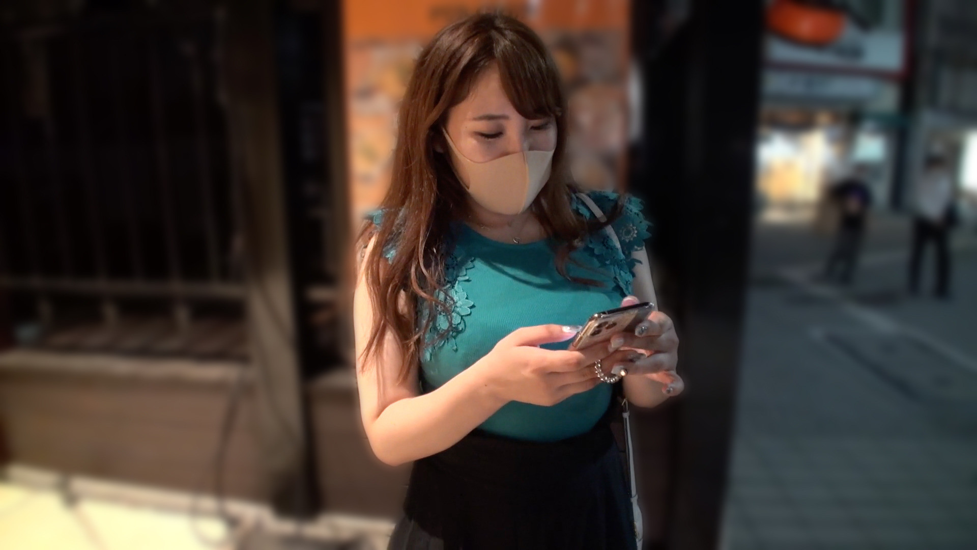 爆裂HカップP活娘!!某有名ホテル勤務の爆乳ドM娘に無許可大量中出し!! 画像1