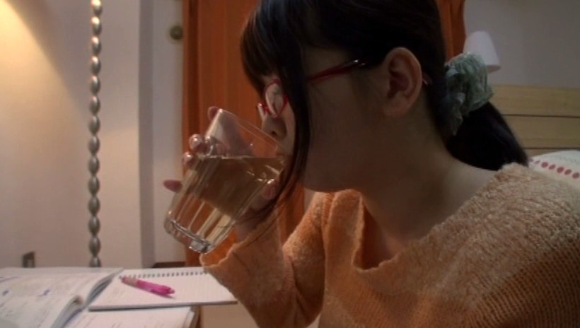 今までセックスには興味を示さなかったガリ勉の妹に遊び半分でウワサのアノ薬を盛ったら、驚くほど効いちゃって妹はマンホジで漏らしながら俺の勃起したチ○ポに喰らいついて離さなくて困った 画像20