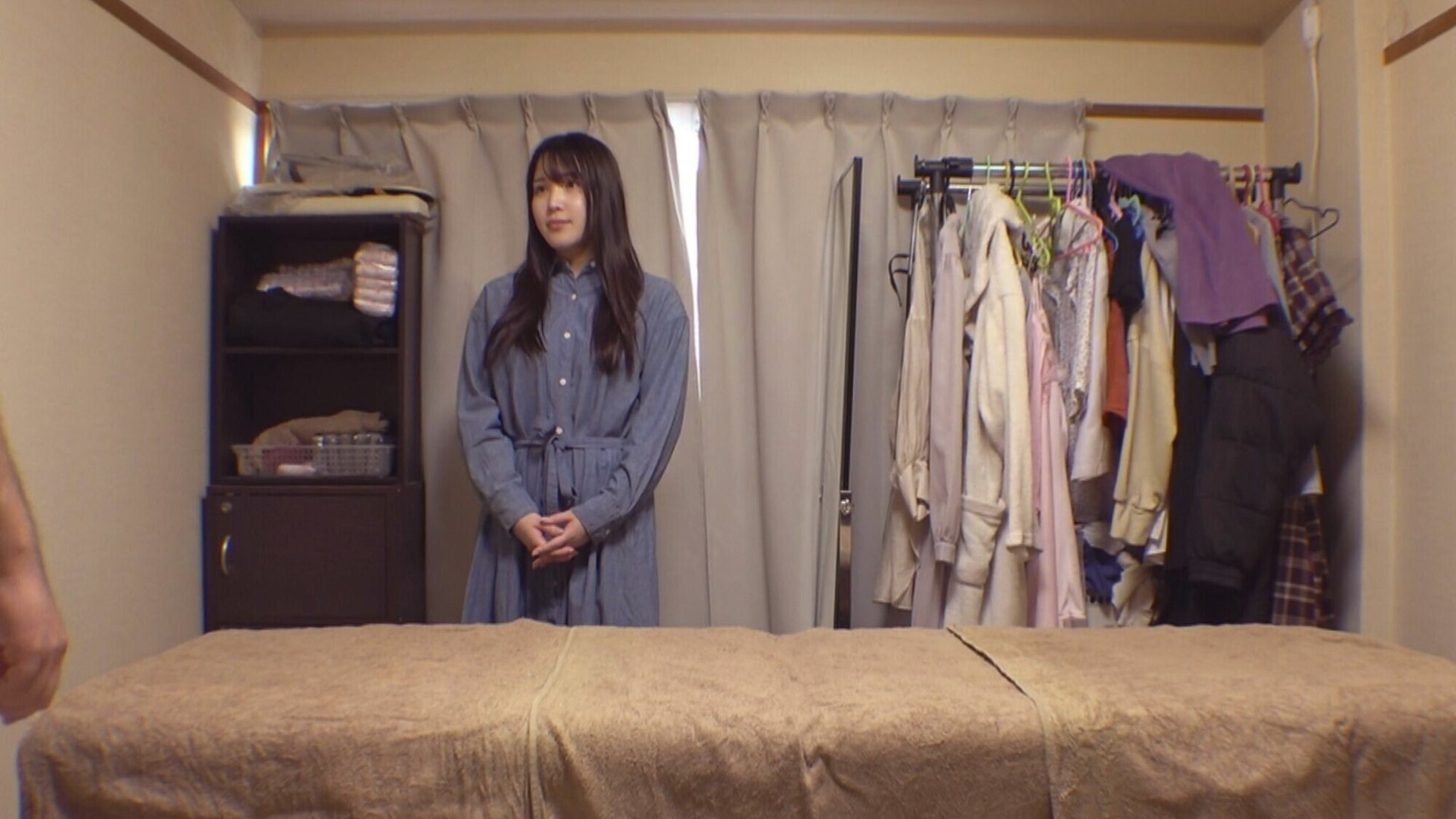 興奮オイルマッサージ 中出し素人娘 VOL.62 超強力興奮オイルを配合したマッサージオイルを施術中に知らずに塗りこまれたオンナは、身体の火照りに驚き、チ〇ポを欲しがる自分に戸惑い、垂れ出したマン汁に恥ずかしがりながらも生ハメ中出しまで欲してしまう! 画像13