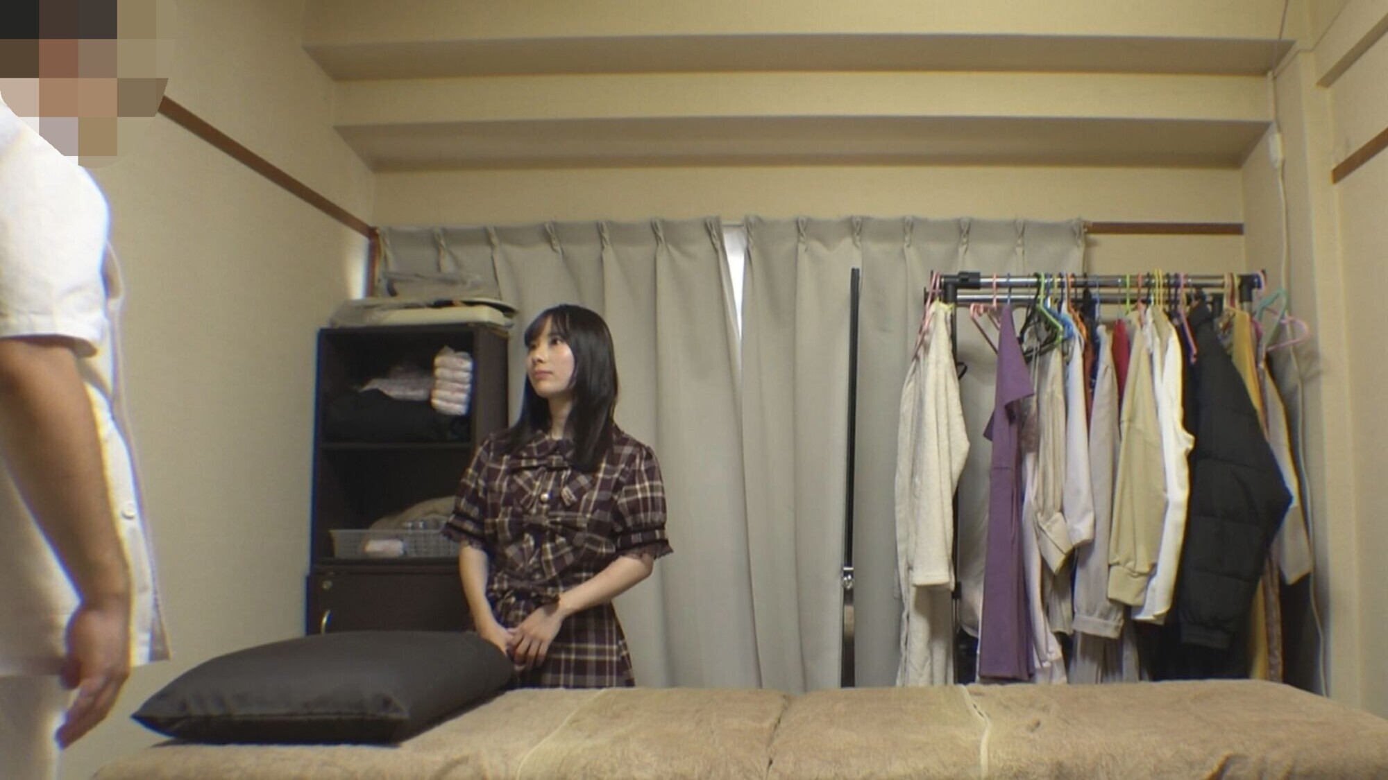 興奮オイルマッサージ 中出し素人娘 VOL.63 超強力興奮オイルを配合したマッサージオイルを施術中に知らずに塗りこまれたオンナは、身体の火照りに驚き、チ〇ポを欲しがる自分に戸惑い、垂れ出したマン汁に恥ずかしがりながらも生ハメ中出しまで欲してしまう! 画像3