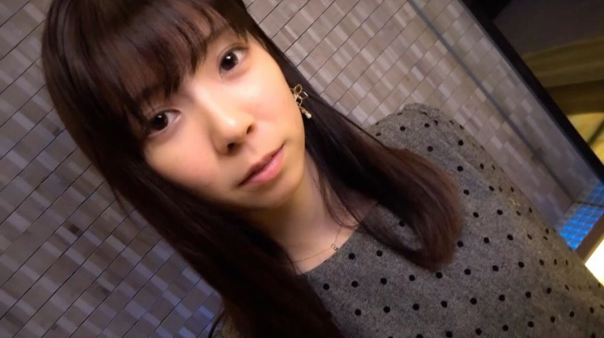 【喉奥が感じるM女】泣きながらのアヘ顔がたまらん!M女の喉奥とオマンコをぐちゅぐちゅイラマで攻め立てて中出し!苦しそうな顔がめちゃくちゃ興奮する!! 画像1