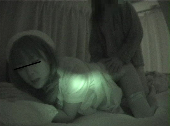 夜な夜な患者とハメまくる淫乱美乳ナースたち 画像2