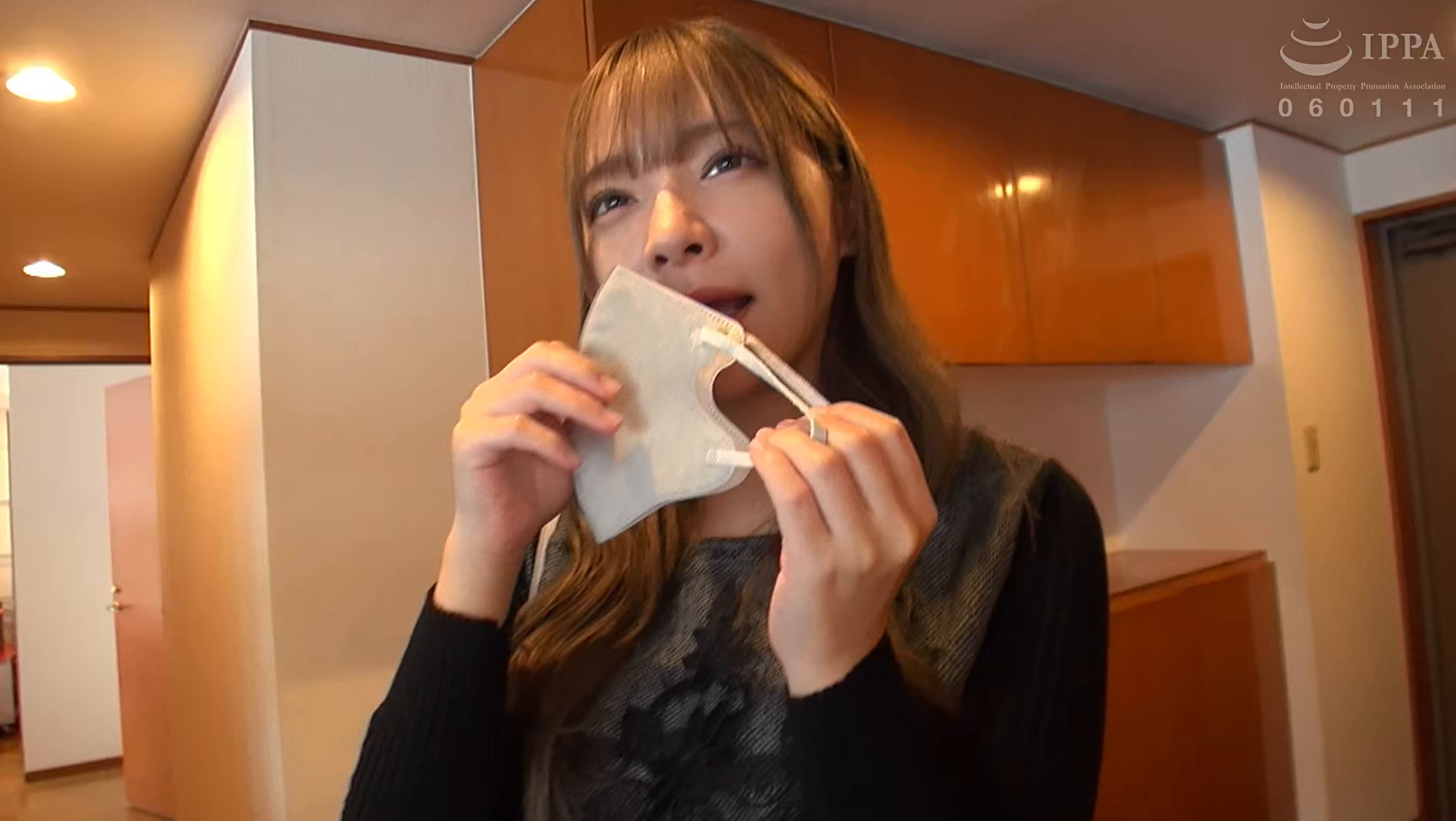 痴女っ気たっぷりミニマム女子にオヤジが猛烈ねちねちエロ責め!鬼ピスで膣穴痙攣させイキまくり! 画像1
