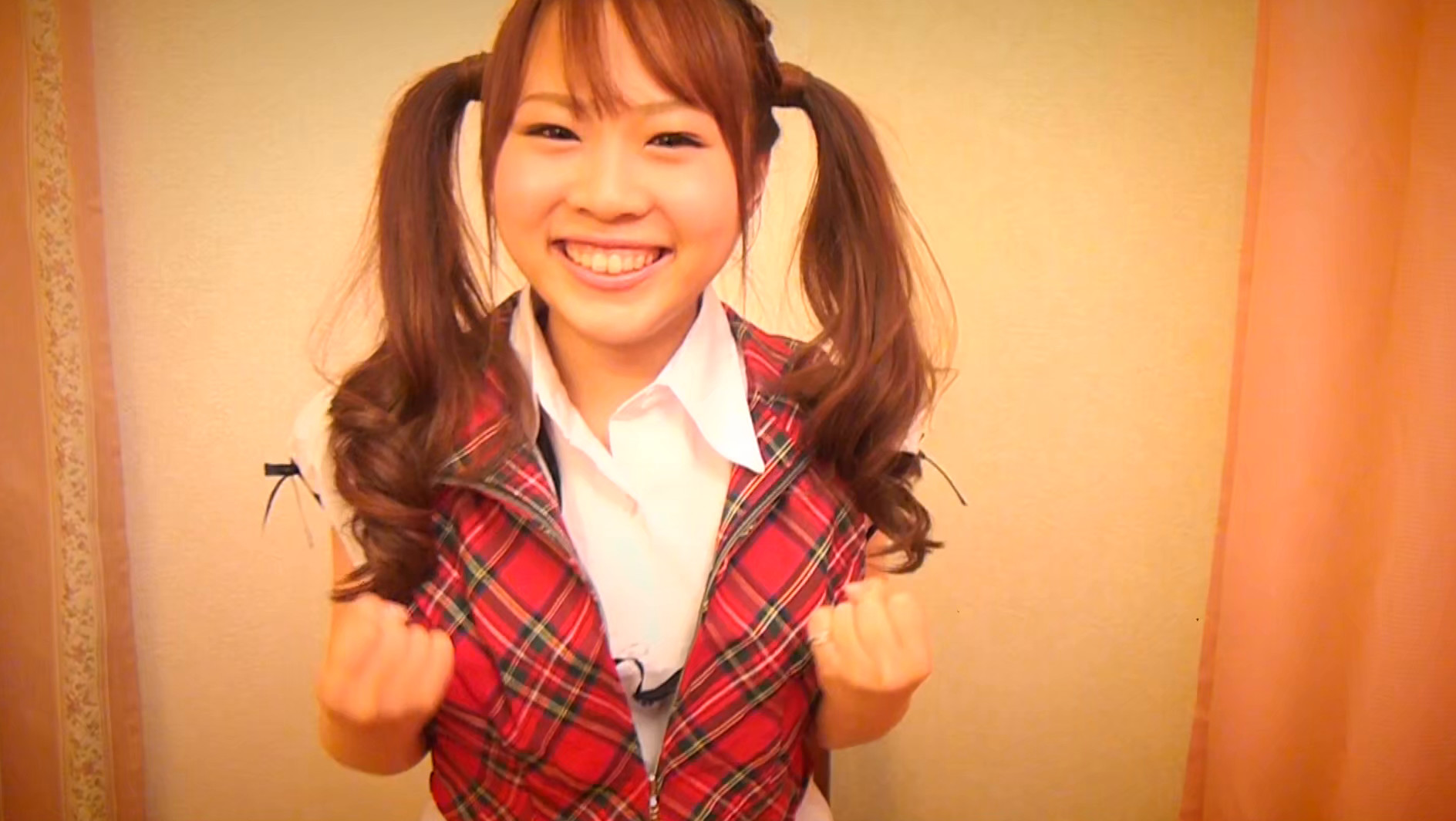 童顔女子の変態コスチュームプレイ 橋本真麻 画像1