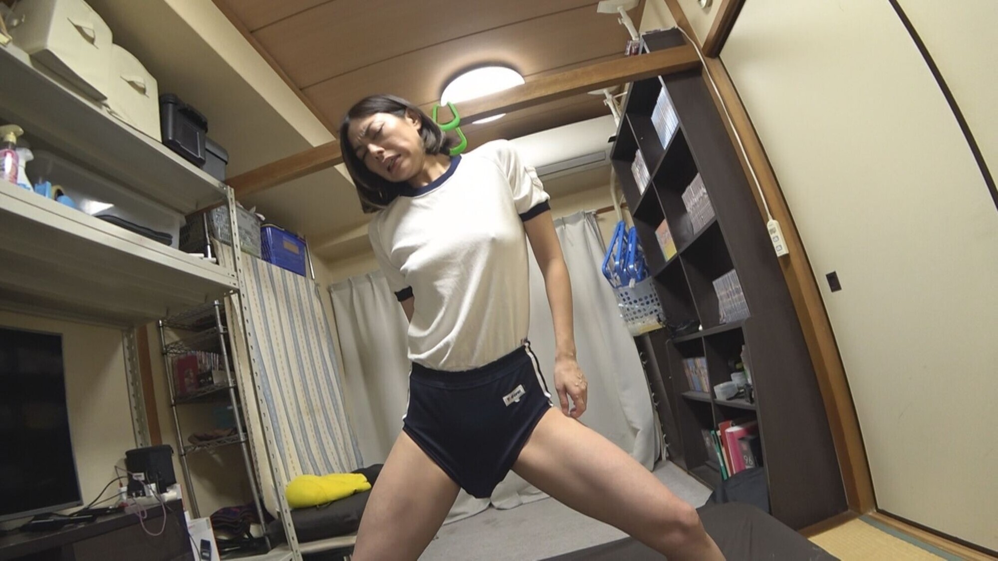 卯水咲流 ムチムチ美尻 神体育着 美少女やぽっちゃり娘らにピチピチ体育着を着せ、ハミパン、ムレムレワレメを毛穴まで見えるほどの超ドアップ接写!さらに尻コキ、着衣お漏らし放尿や体育着ぶっかけ等体育着好きに送る完全着衣フェチAV 画像15