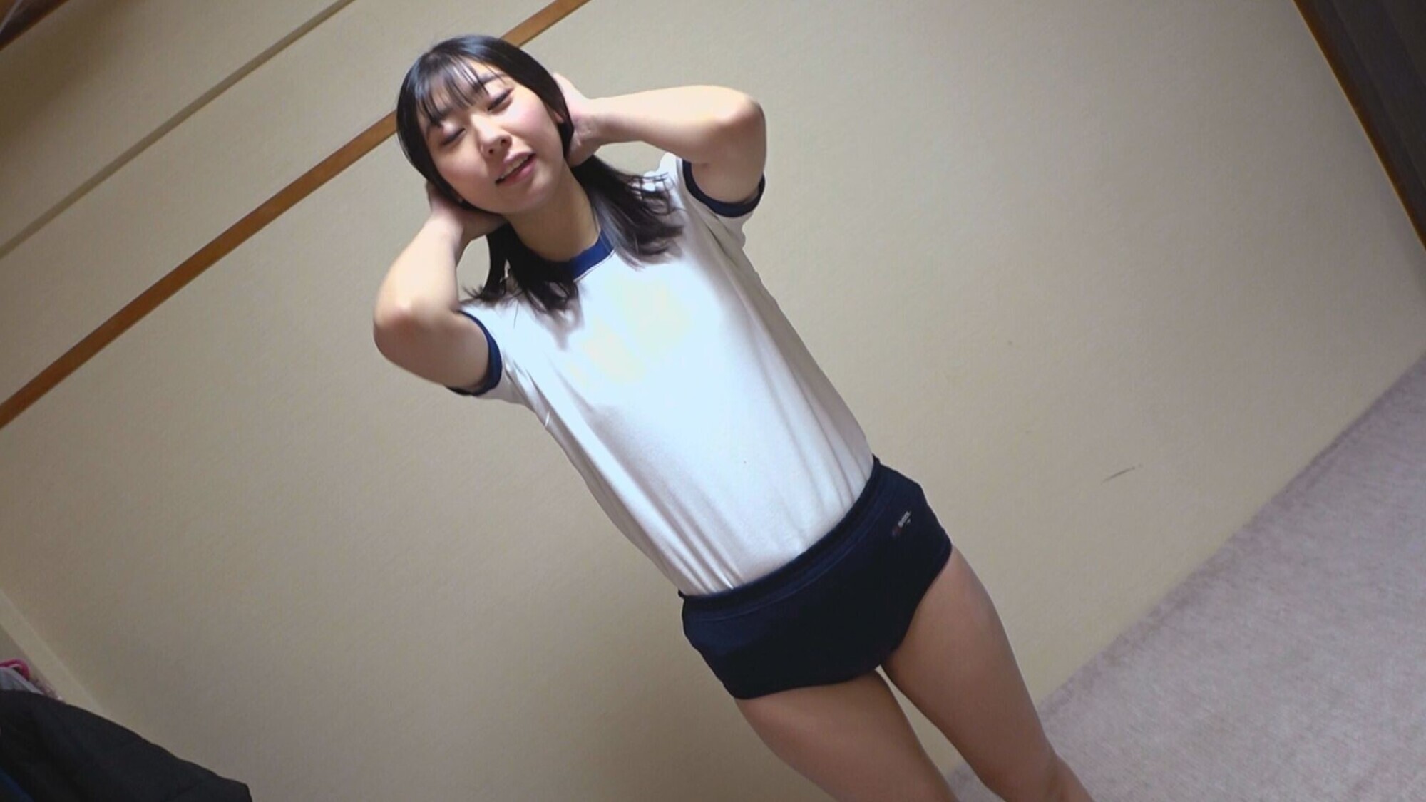 片寄しゅうか ムチムチ美尻 神体育着 美少女やぽっちゃり娘らにピチピチ体育着を着せ、ハミパン、ムレムレワレメを毛穴まで見えるほどの超ドアップ接写!さらに尻コキ、着衣お漏らし放尿や体育着ぶっかけ等体育着好きに送る完全着衣フェチAV 画像1