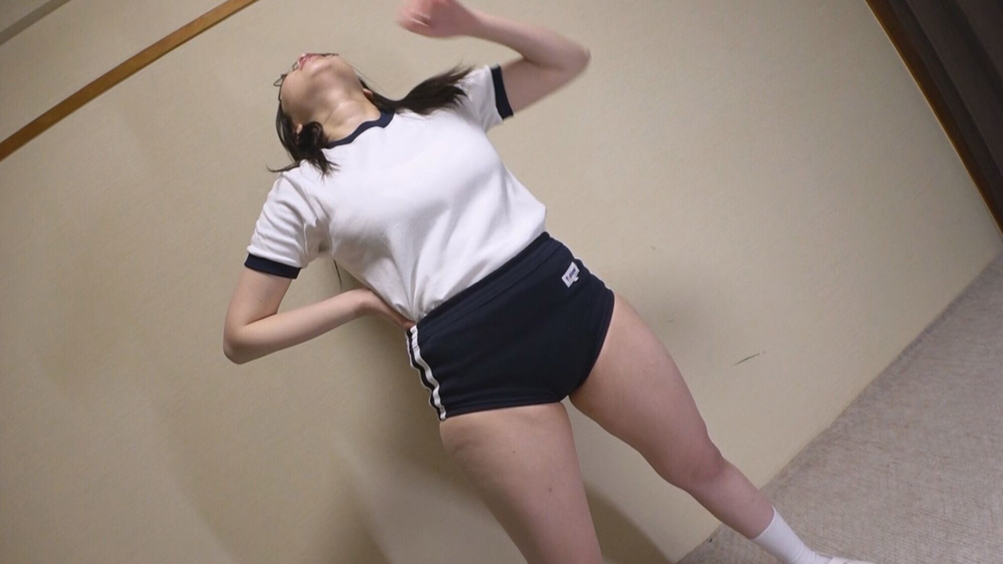 小坂ひまり ムチムチ美尻 神体育着 美少女やぽっちゃり娘らにピチピチ体育着を着せ、ハミパン、ムレムレワレメを毛穴まで見えるほどの超ドアップ接写!さらに尻コキ、着衣お漏らし放尿や体育着ぶっかけ等体育着好きに送る完全着衣フェチAV 画像2