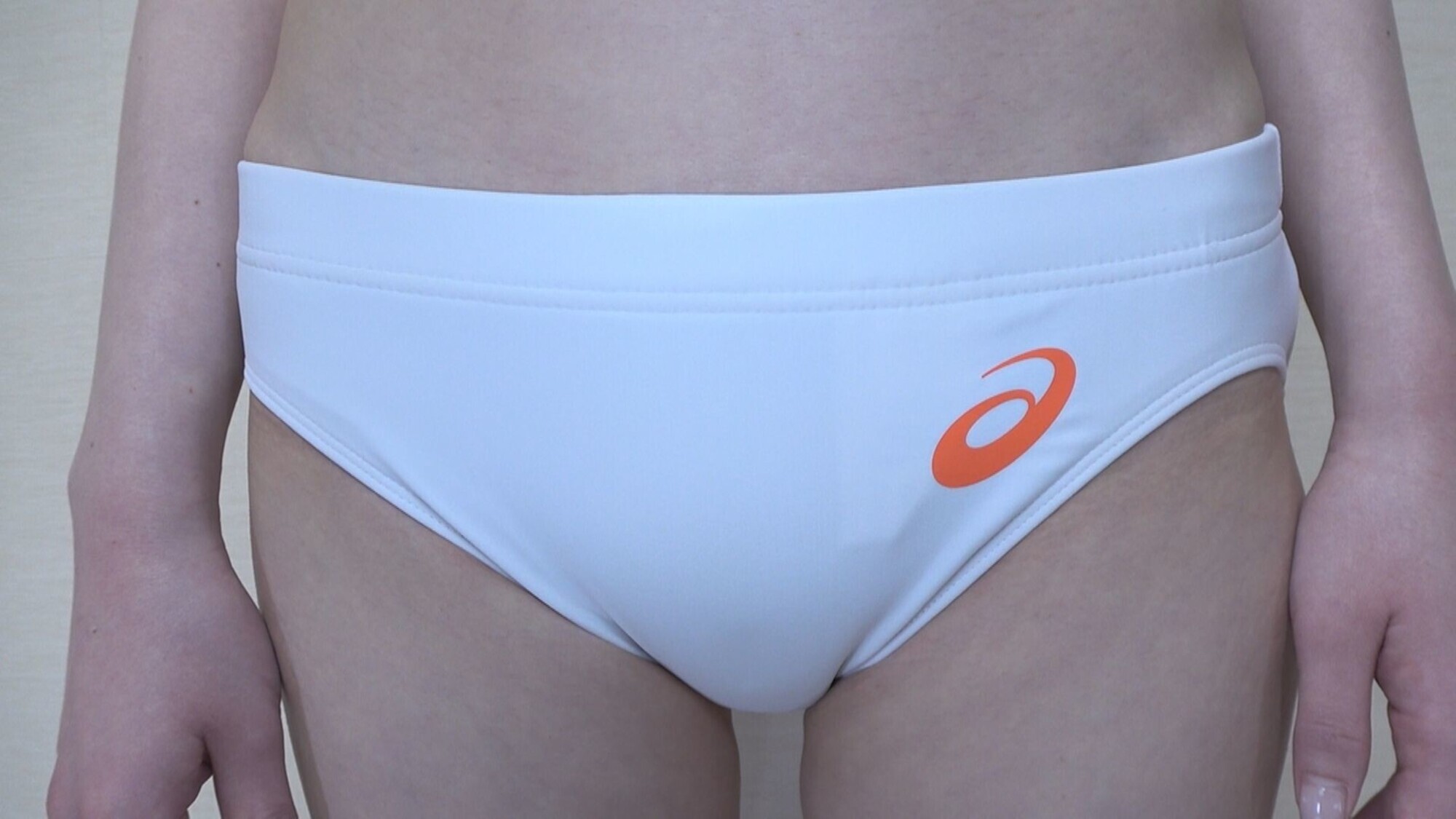 篠宮ねね 神陸上ウェア スポーツ日焼けから筋肉美女アスリートの秘部を隠してきたウェアを巨乳や美乳パイパンや剛毛娘に着せジョリワキやハミ毛を堪能。陸上ユニホーム女子の太腿やお尻や着衣放尿まで!!身体にフィットするウェアのキワキワを超接写&完全着衣でハメ撮り 画像3