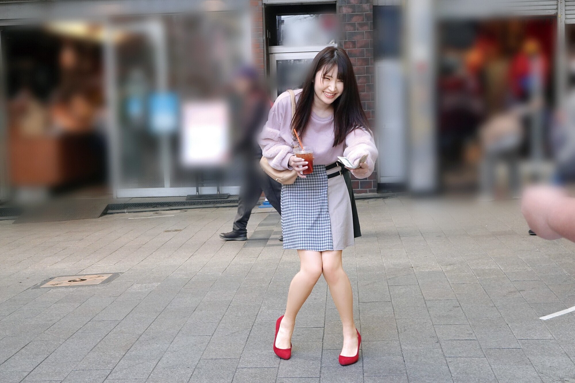 街角こっそり絶頂//ビンカンJDまこちゃん//「恥ずいけど・・・気持ちイイだもんww」興奮MAX中出しSEX&極太ディルドオナニー大絶頂 画像1