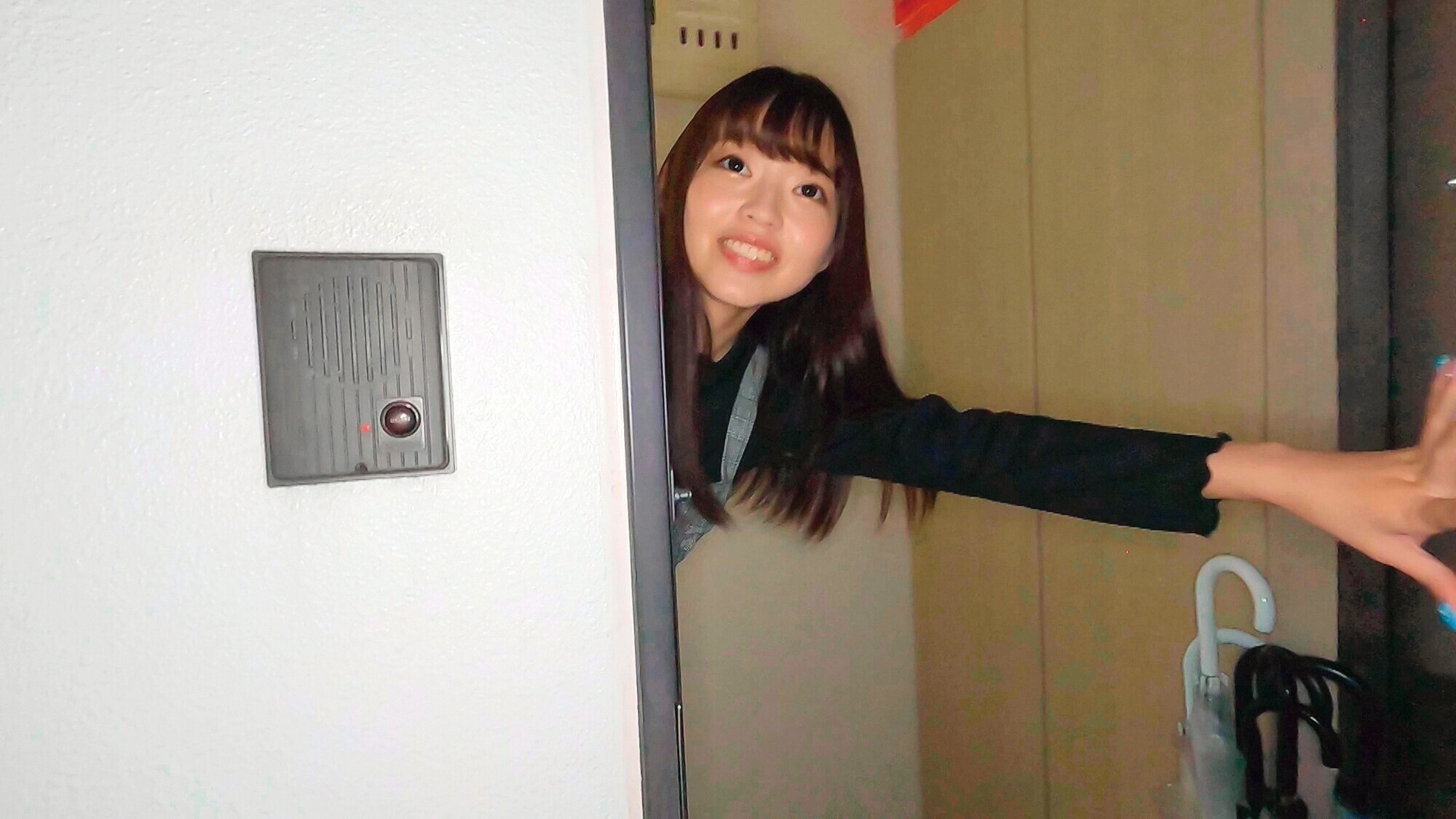赤裸々嬉し恥ずかしドキュメンタリー//女子大生まなちゃんの自宅に童貞君が一泊2日!? 画像1