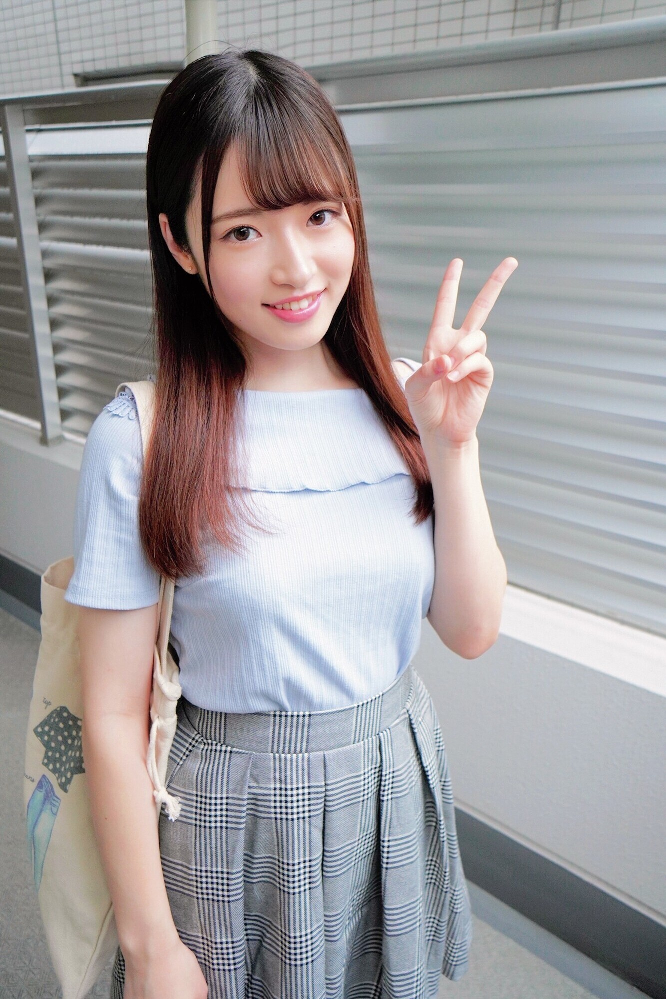 責め経験ほぼゼロのうぶな女子たちが、底知れぬM心に触発されドS痴女性が開花! みなみちゃんめいちゃん 画像2