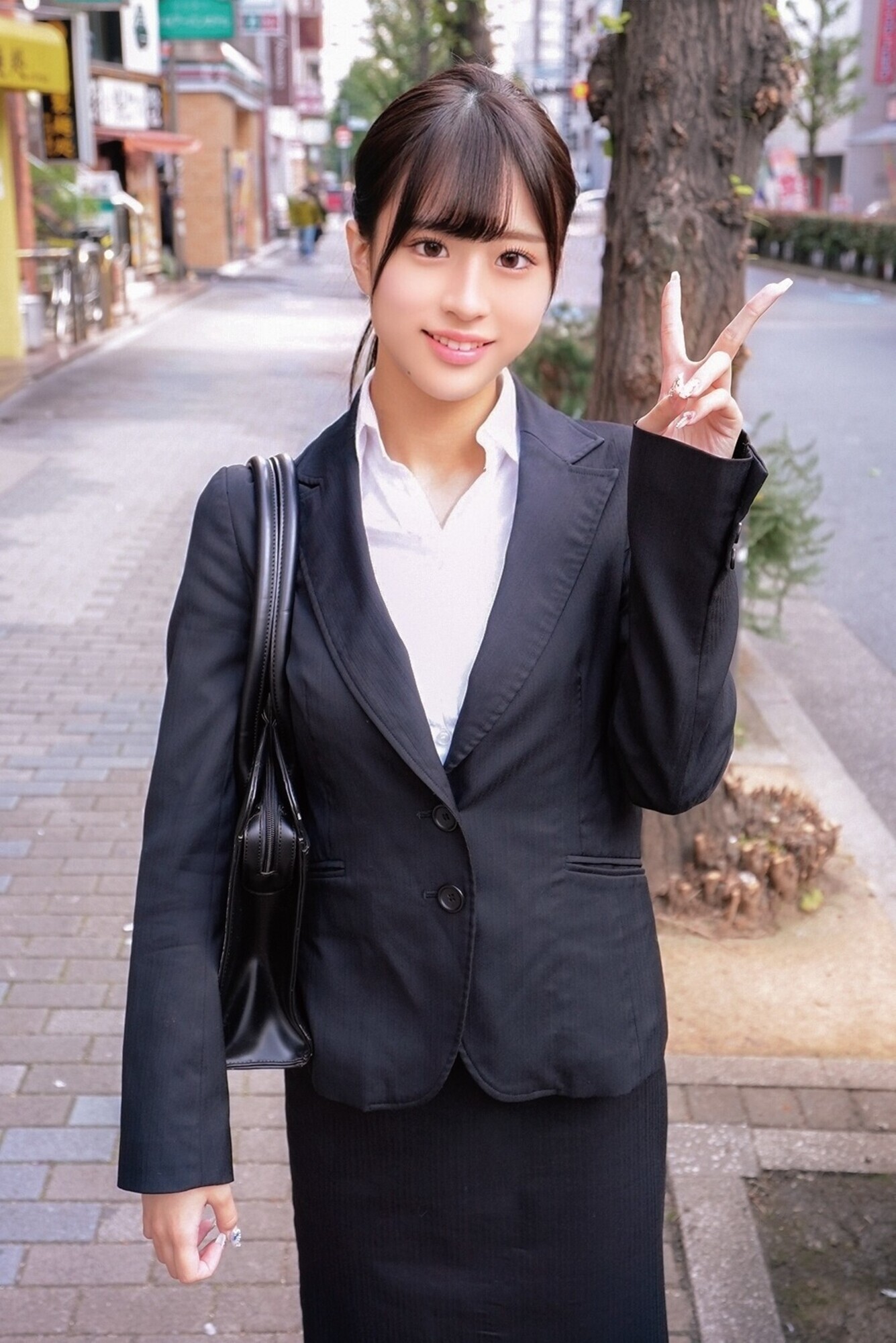 就職活動中の女子大生の皆さん!「早漏に悩む童貞君の暴発改善のお手伝いしてくれませんか?」就活に励む真面目でカワイイJDが早漏すぎる童貞君にムラムラ膣キュンしちゃって生中出し筆おろしSPECIAL! あいり はな 画像1