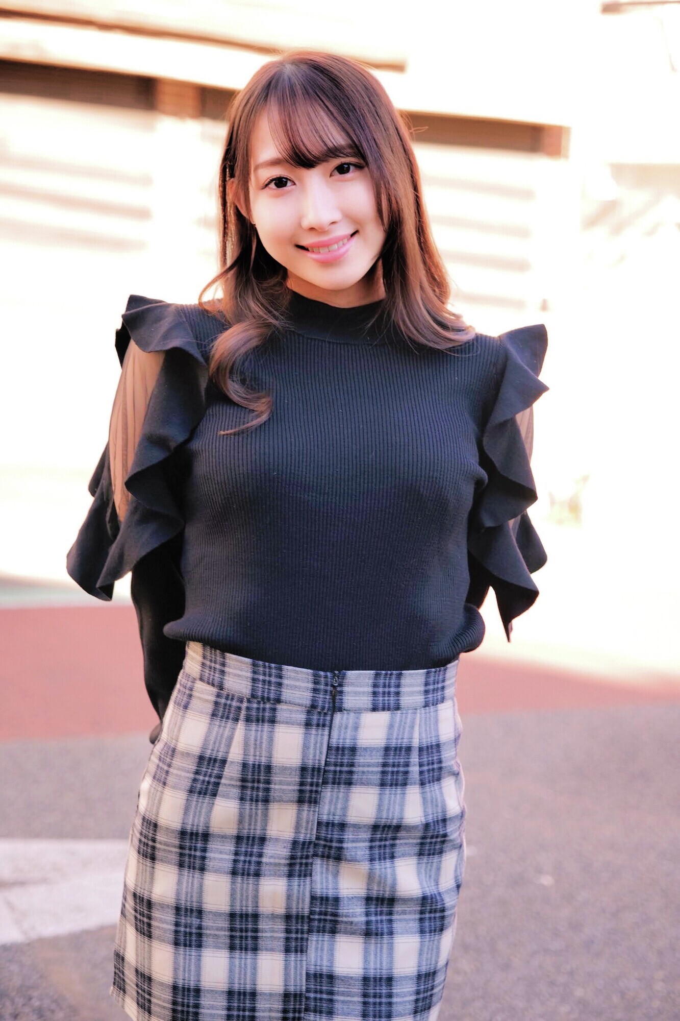パンティ布越しにデカチン先っぽ3cm挿入!!敏感なおま○この入り口だけをグリグリされて奥まで挿れて欲しくなっちゃってスケベ汁溢れるワレメにヌルっと生挿入!膣奥直撃生ハメ激ピストン!!キュンキュン絞まりイキするJDおま○こに連続中出しSP みずきちゃん まいちゃん 画像1