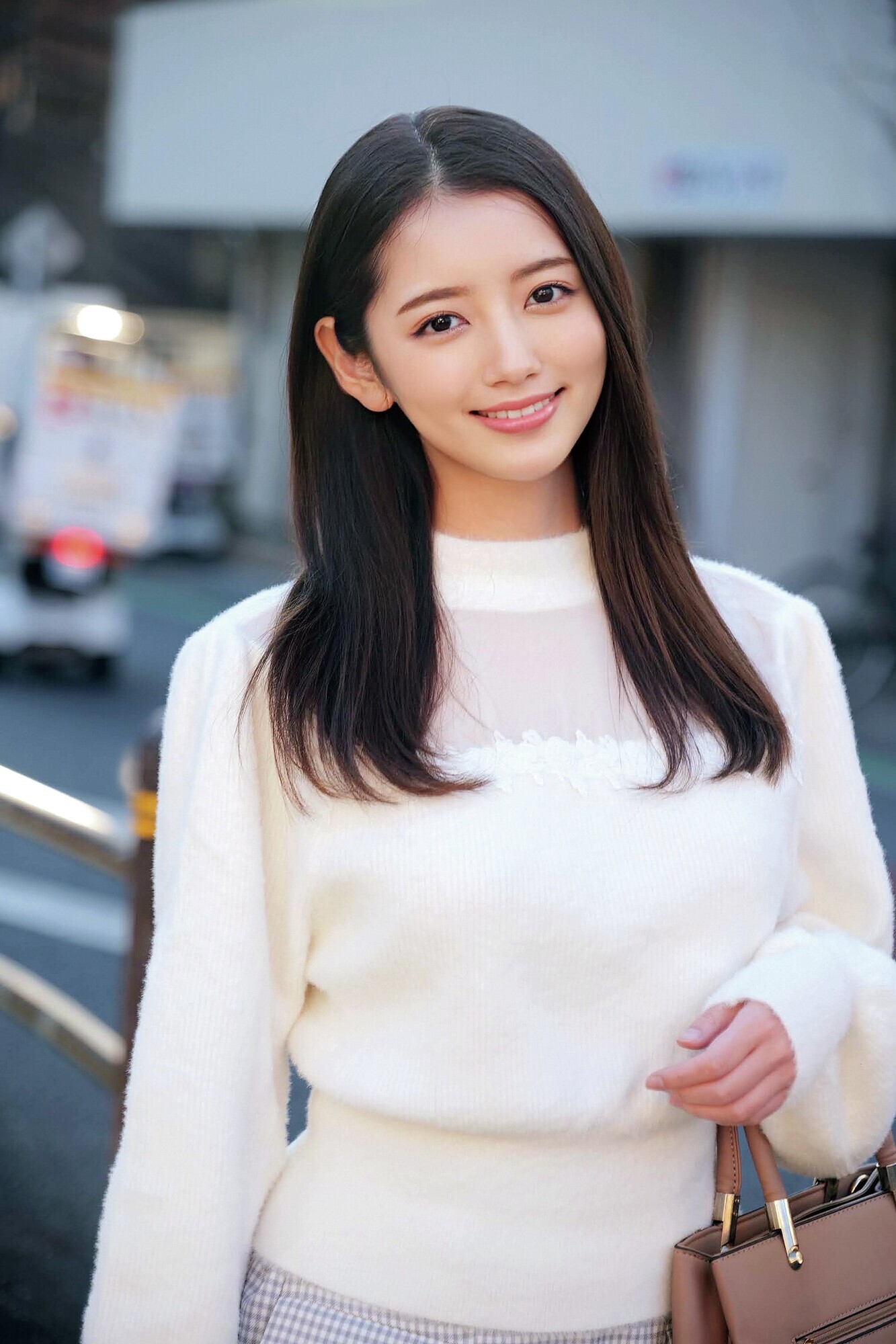 パンティ布越しにデカチン先っぽ3cm挿入!!敏感なおま○この入り口だけをグリグリされて奥まで挿れて欲しくなっちゃってスケベ汁溢れるワレメにヌルっと生挿入!膣奥直撃生ハメ激ピストン!!キュンキュン絞まりイキするJDおま○こに連続中出しSP かんなちゃん あかりちゃん 画像1