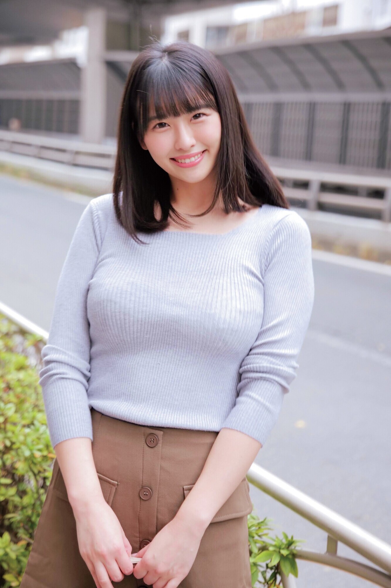 パンティ布越しにデカチン先っぽ3cm挿入!!敏感なおま○この入り口だけをグリグリされて奥まで挿れて欲しくなっちゃってスケベ汁溢れるワレメにヌルっと生挿入!膣奥直撃生ハメ激ピストン!!キュンキュン絞まりイキするJDおま○こに連続中出しSP かんなちゃん あかりちゃん 画像2