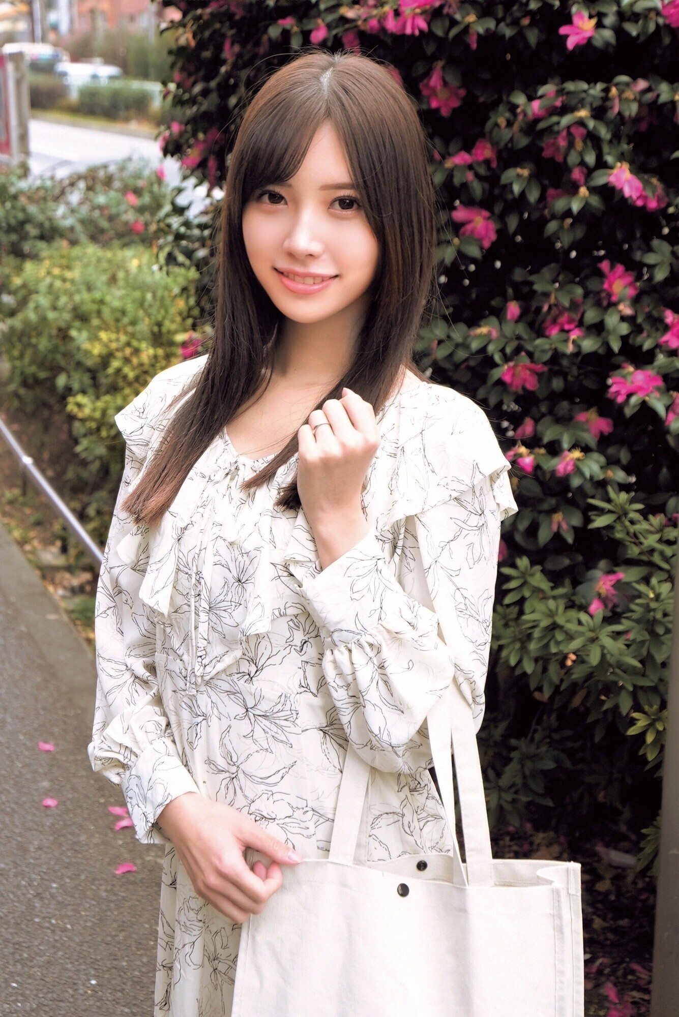 優しくて綺麗な育児中のママさん！「早漏に悩む童貞君の暴発改善のお手伝いしてくれませんか？」母性溢れる可愛いママさんが早漏すぎる童貞君にムラムラ膣キュンしちゃって生中出し筆おろしSPECIAL！ あさみ あづさ 画像1