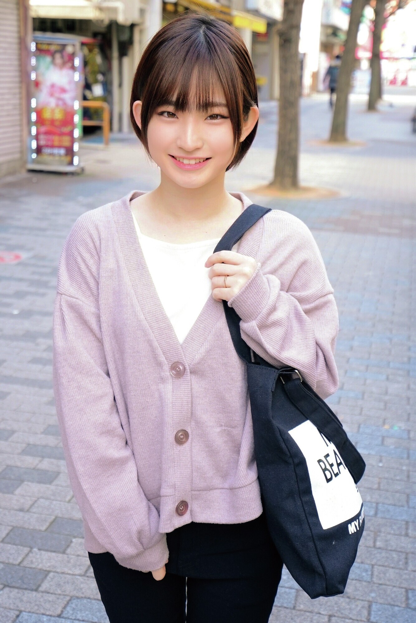 優しくて綺麗な育児中のママさん！「早漏に悩む童貞君の暴発改善のお手伝いしてくれませんか？」母性溢れる可愛いママさんが早漏すぎる童貞君にムラムラ膣キュンしちゃって生中出し筆おろしSPECIAL！ らん みなみ 画像1
