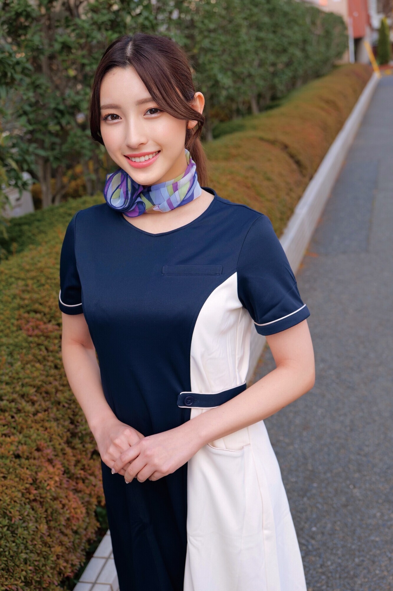 高級美容サロン勤務の美人セラピストさんがお口だけでじゅぽんじゅっぽんバキュームノーハンドフェラ!? かなさん さらさん 1枚目