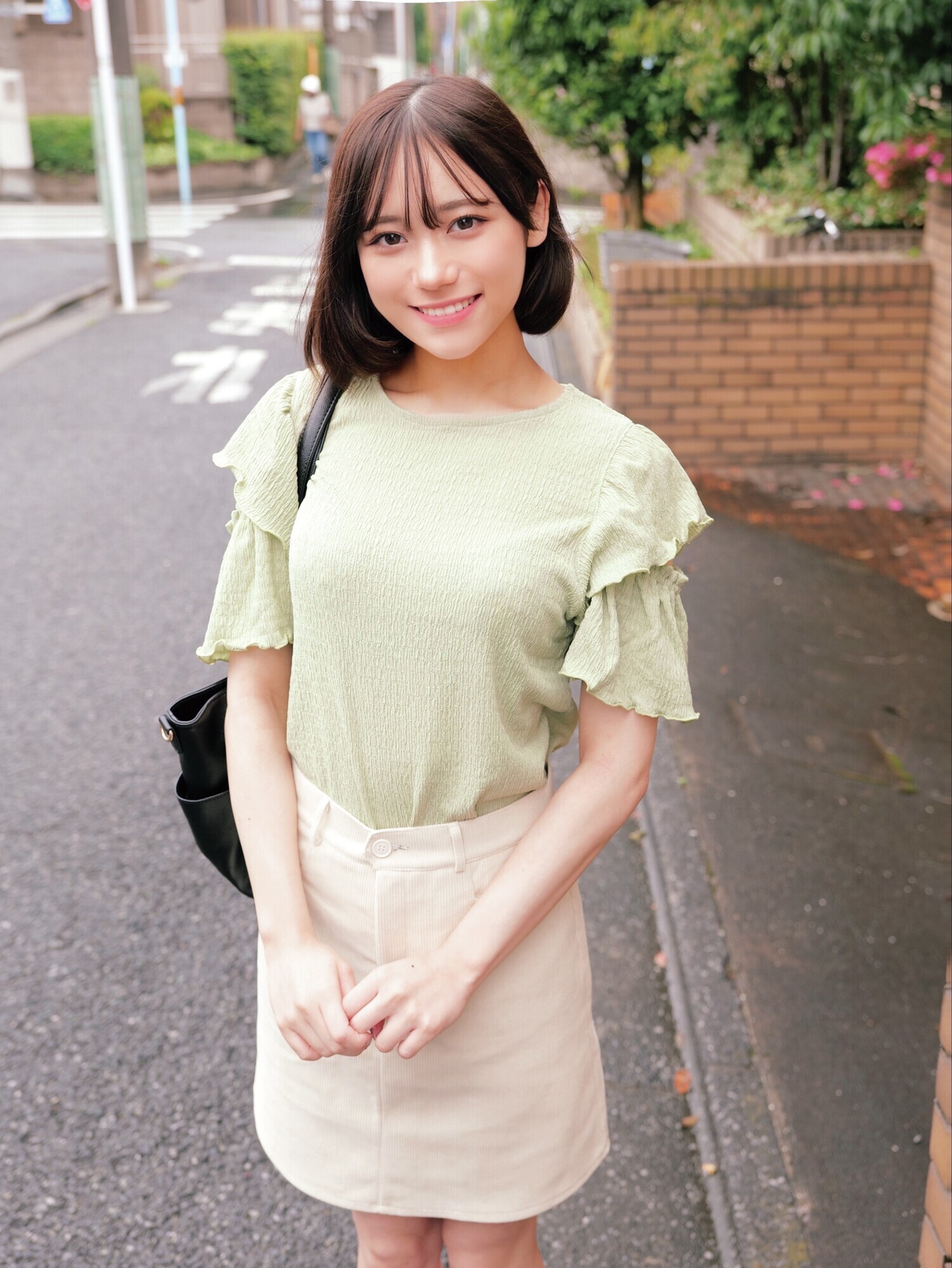 出会って05秒で合体 気持ち良すぎて足腰ガクブルおもらし即絶頂!間髪入れずに即中出し!!まい いろは 1枚目