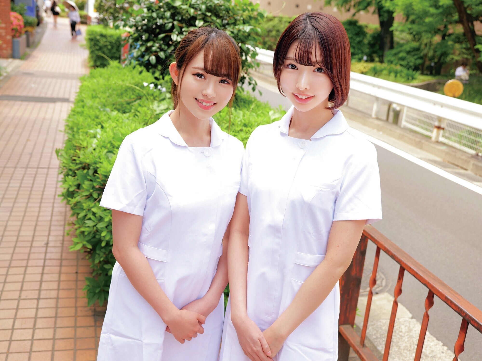 【童貞君を探し出して筆おろしセックス出来たら100万円!?】親友の素人娘2人が童貞求めてはじめての逆ナンパ!! りのちゃん じゅんちゃんWカワイイ看護師さん!オナニーじゃないと射精できない遅漏チ○ポを気持ちよーく改善治療///W白衣の天使がヌキヌキハーレムご奉仕// みなみ ゆい 1枚目