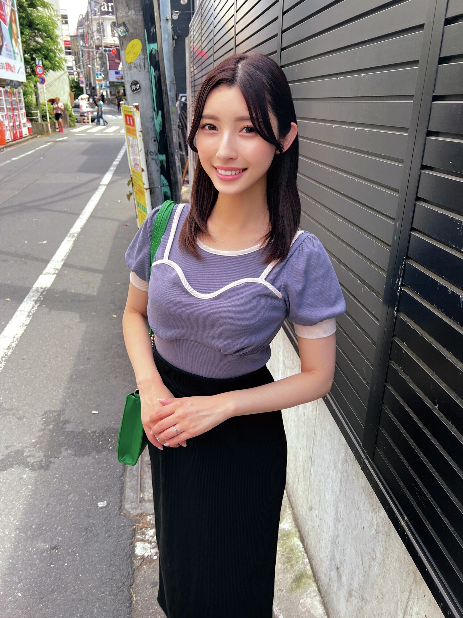 優しくて綺麗な育児中のママさん!「早漏に悩む童貞君の暴発改善のお手伝いしてくれませんか?」 母性溢れる可愛いママさんが早漏すぎる童貞君にムラムラ膣キュンしちゃって生中出し筆おろしSPECIAL! かなさん さあやさん 1枚目