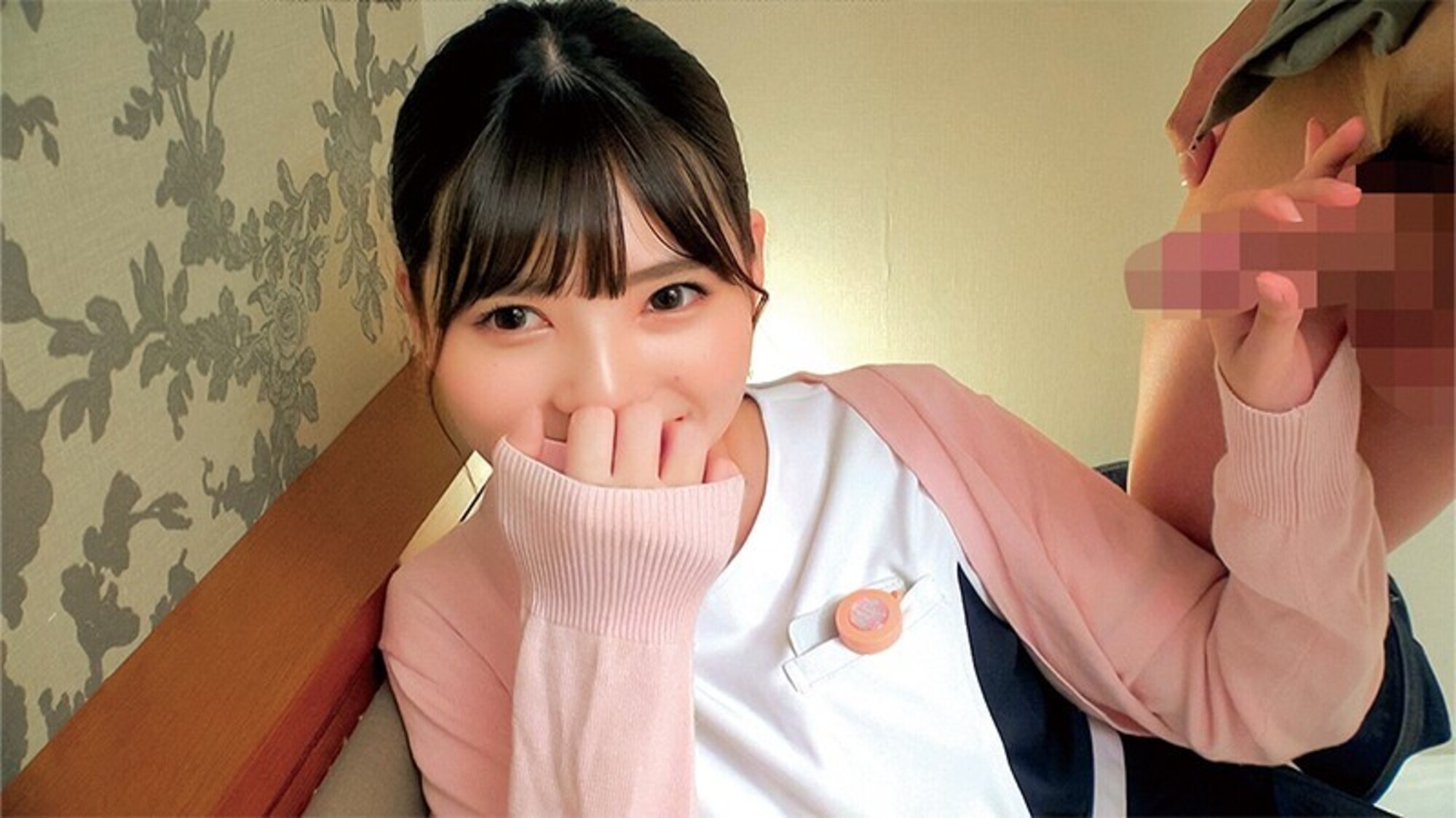 とっても優しい天使みたいなナースさんに包茎インポ童貞3重苦男子のオナニーの介抱してもらいました！！かわいすぎる裸体にズル剥けフル勃起したち●ぽを白衣の奥にズブリ！金玉空になるまで何度も中に出しました！経験少なめ照れ屋ナース編 りこさん みなみさん 画像3