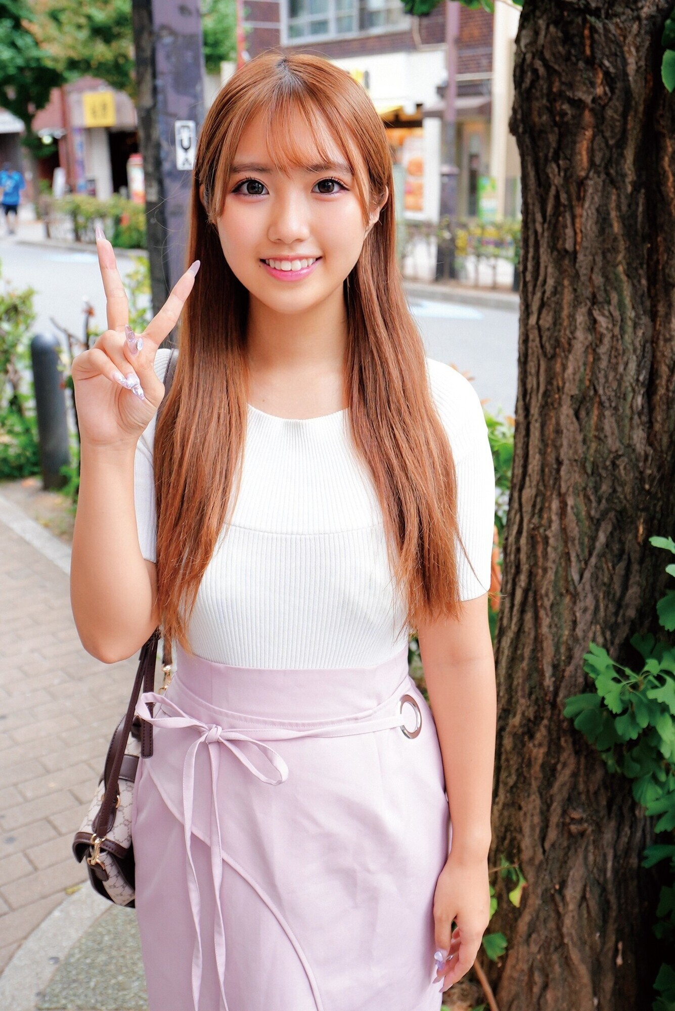 責め経験ほぼゼロ//超うぶ素人娘がM男くんと密室2人きりww「ほら精子出しなよ///でも勝手に出しちゃダメぇ~」敏感すぎるM男に大発情&ドS痴女覚醒!?乳首舐め手コキ、顔騎、足コキ、罵倒で小悪魔寸止め//暴発しちゃうMチンに跨り杭打ち騎乗位でエロエロ腰振りエンドレス絶頂!!M男君のキャンタマ枯渇するまで精子搾取連続中出し!! さくらちゃん みとちゃん 2枚目