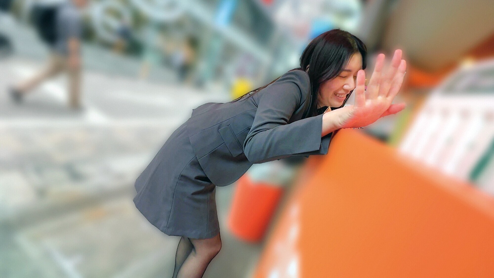 リモコンバイブお散歩 人混みの中でビクビク絶頂数十回 なみさん（28才）／るいささん（28才） 画像8