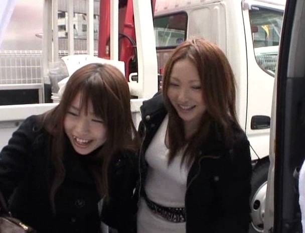 女監督ハルナの素人レズナンパ34 友達同士で全裸ベロちゅ~イキまくり体験8 画像1