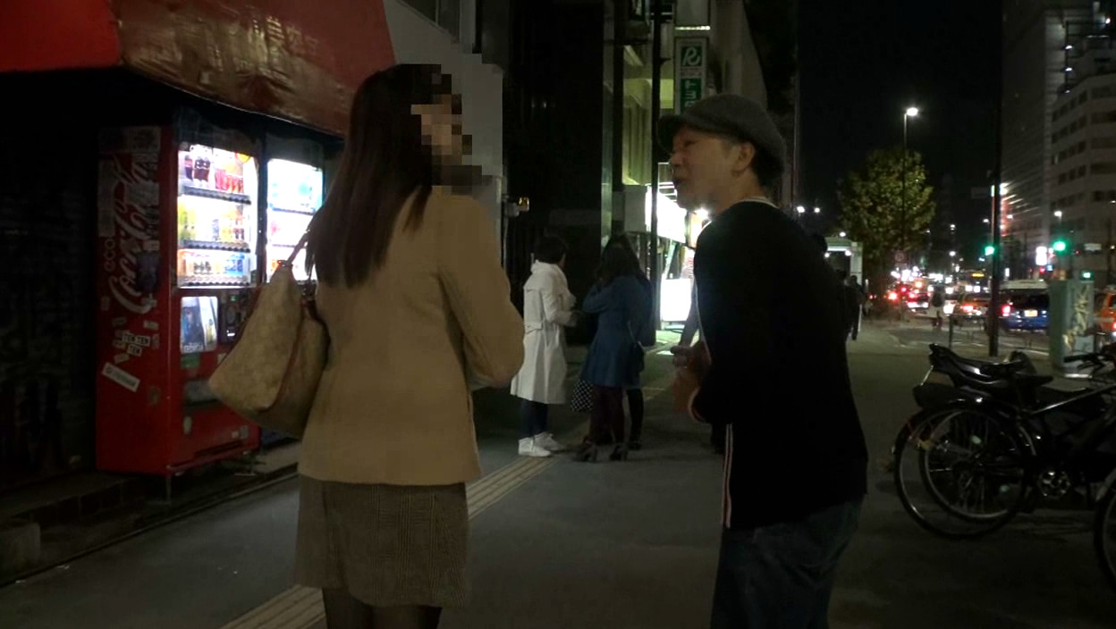 ガチナンパ!素人さんにお願いしまくって生パン見せてもらった後に素股までさせてもらっちゃいました。 PART.24 画像1
