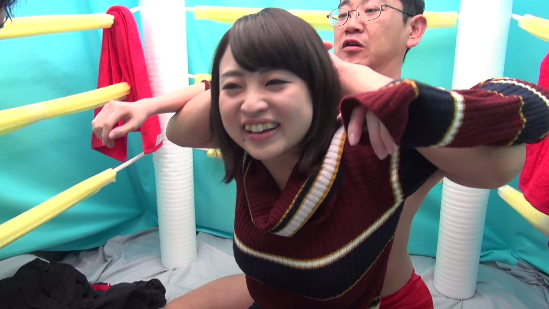 プロレスナンパ 技かけて身動き出来ない素人女子に凶器(電マ&チ○ポ)でその気にさせてピン♂フォール! 画像3