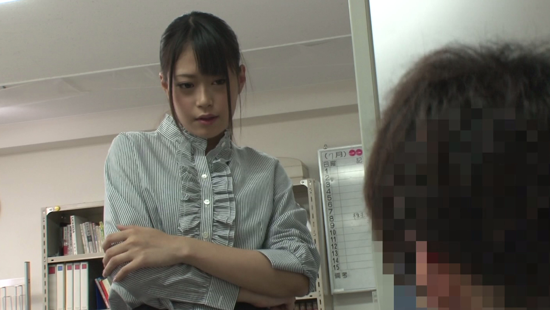 女上司にHの練習だからとお願いしまくって社内で素股してたら「あっ!生で入っちゃった!」気持ち良いからそのまま中出し 画像19