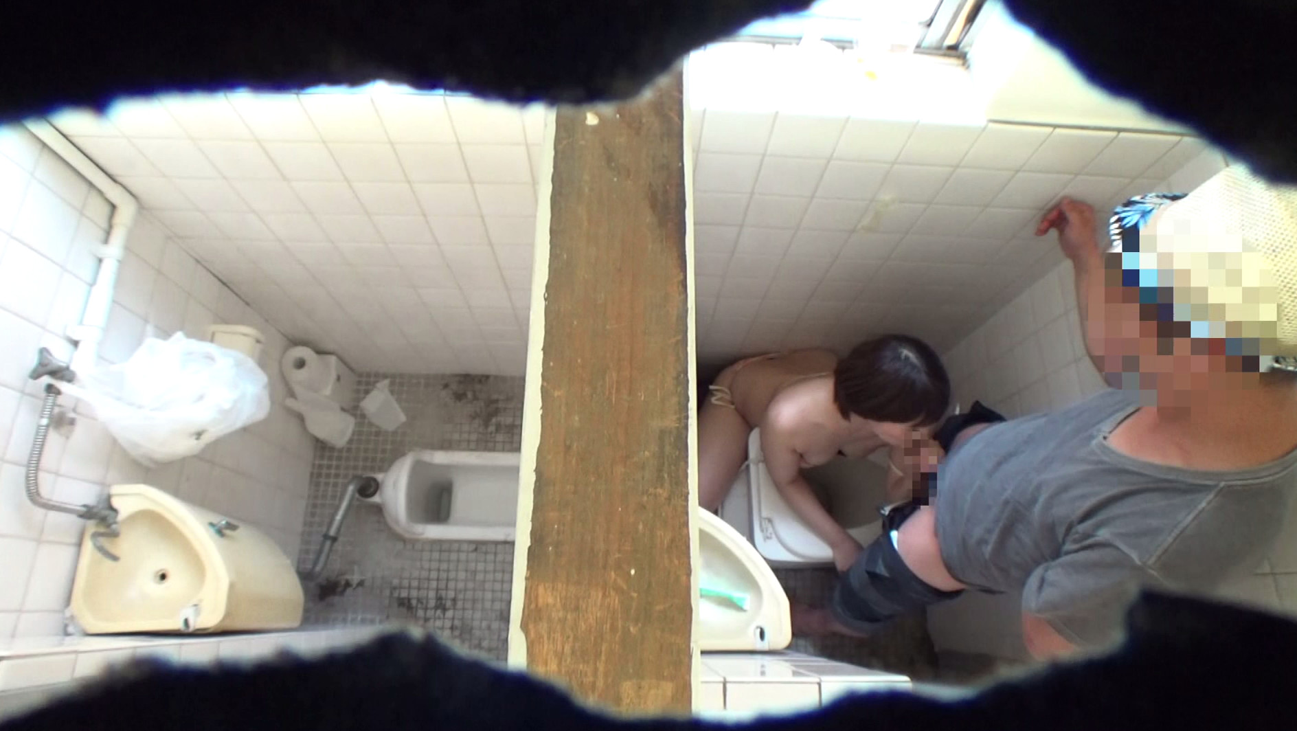 真夏の30日間 海辺の公衆トイレ定点盗撮ドキュメント 画像17