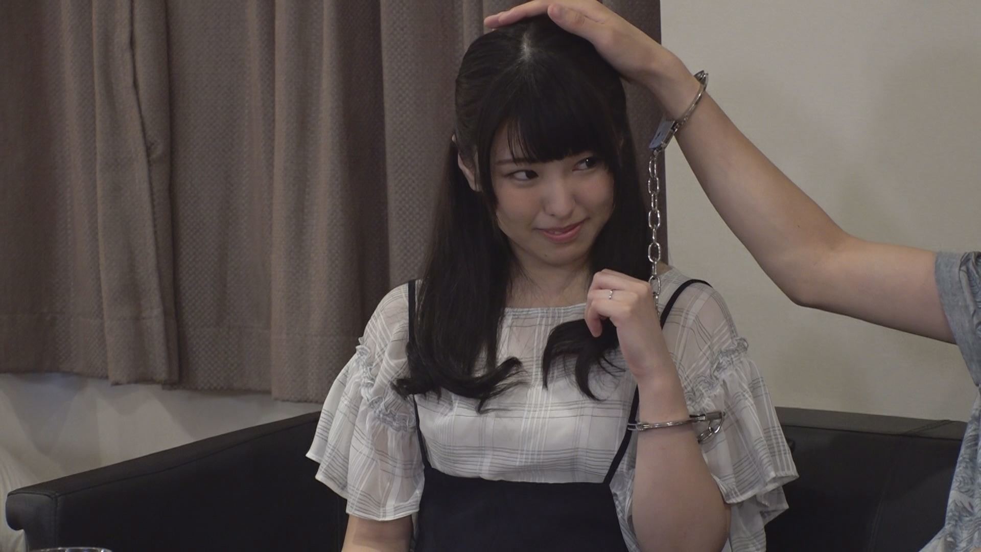 20代素人カップル限定 夫婦交換検証企画!エロエロ指令満載の脱出ゲームで2人の距離は急接近! 新婚なのに禁断NTRセックス!しちゃうのか? 画像8