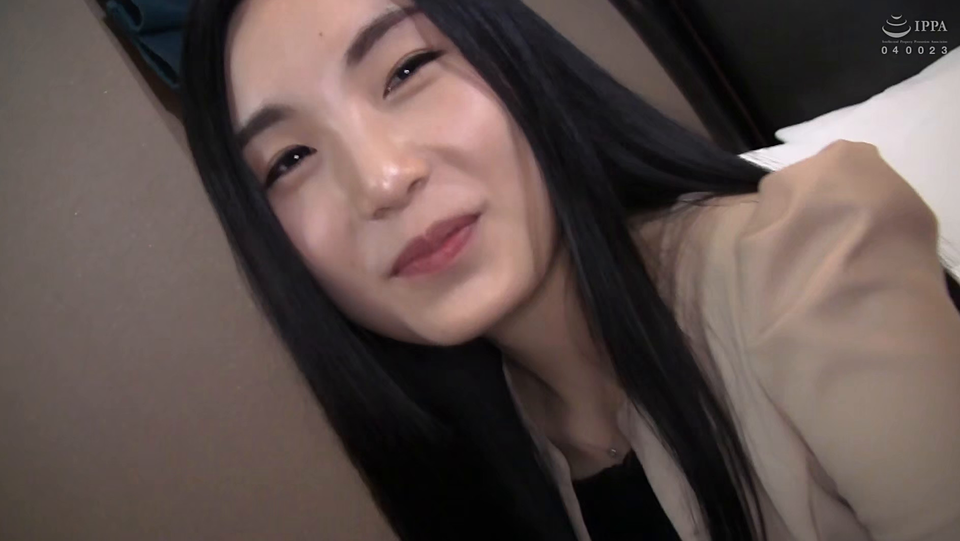 韓国最強美女!彼氏の前で日本人にハメられる事に・・・そして気持ちよさそうな声がたまらない!! イエーリン 画像1
