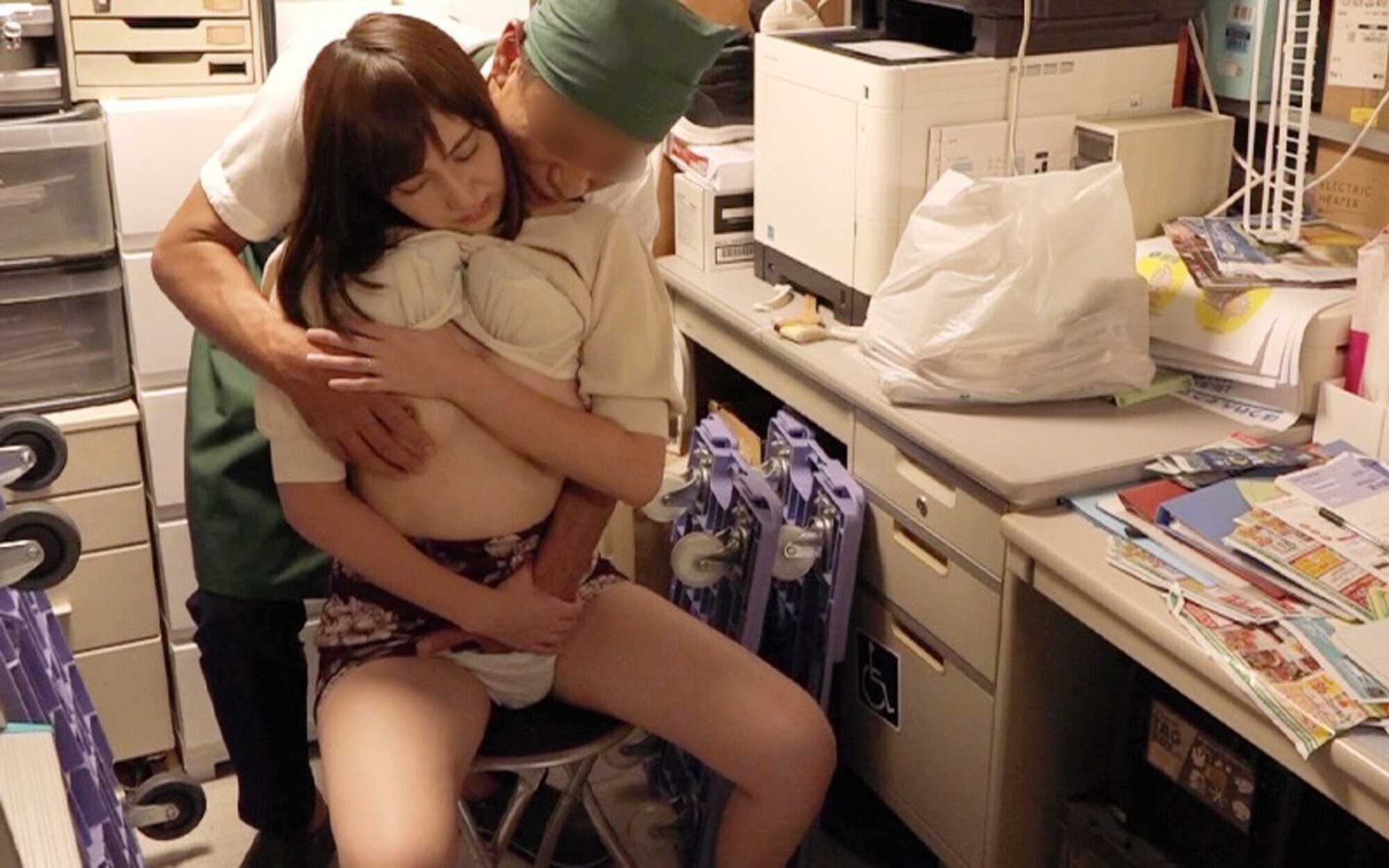 万引き スーパーの人妻たち ●強引に責められイク変態妻 画像2