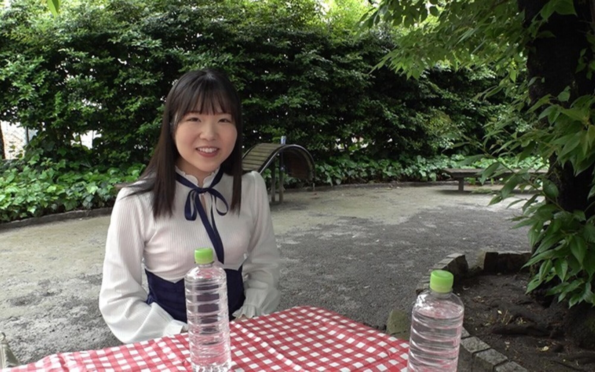 新B級素人初撮り 119「おとうさん、ゴメンなさい。」美鈴さん 24歳 カラオケ店ホールスタッフ 微美乳 小ちゃくて可愛いおっぱい好き 「感度は抜群ですよ!」「沢山責めて下さいね!!」つるつるマンちょで幼児体型(たまらんのよ)どM嬢 1枚目