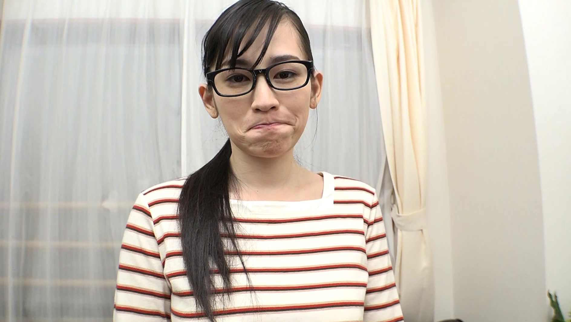 スーパーの鮮魚売り場でパートをする天然剛毛デカ乳のメガネ主婦 永倉さん32歳 画像2